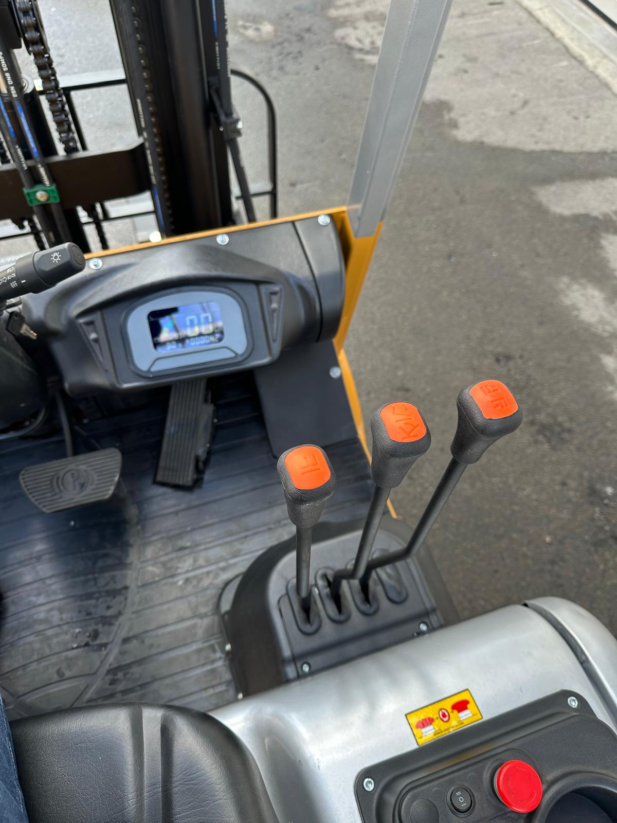 CPE 15 Li Cockpit Bedienhebel